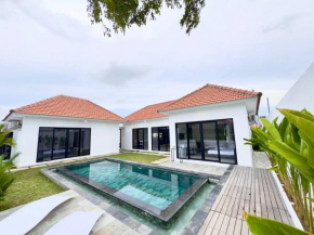 The R Villa Masuari Pool View Staff HomeCinema